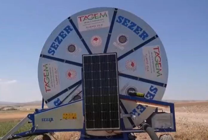 Güneş Enerjisiyle Çalışan Sulama Makinası Türk Tarımına Yenilik Getiriyor