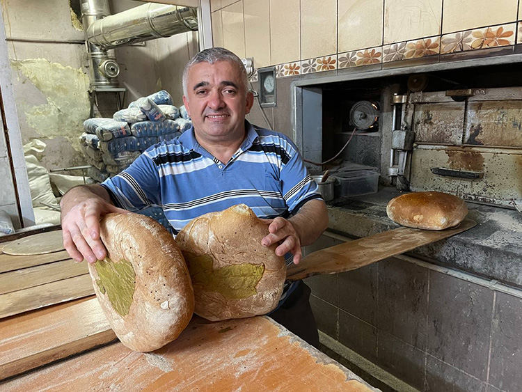 Geleneksel Karadeniz Tatları: Mustafa Berber'in Mancarlı Ekmeği