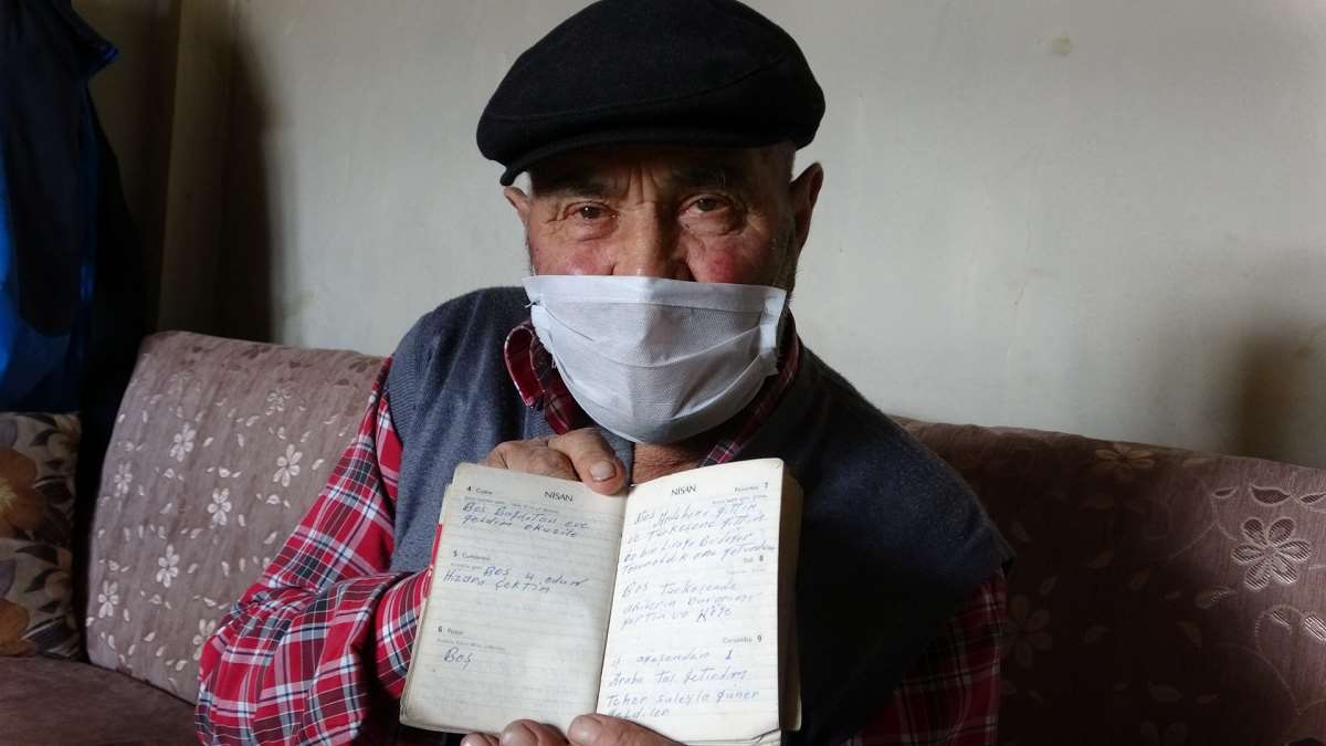 90 Yaşındaki çiftçi 68 yıldır köyünde olan gelişmelerin günlüğünü tutuyor