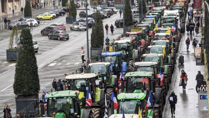 Fransa'daki çiftçi protestoları devam ediyor